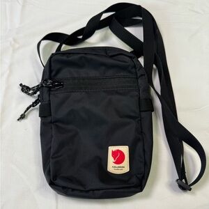 FJALLRAVEN High Coast Pocket Bag Cross Body BLACK Unisex Belt Loop